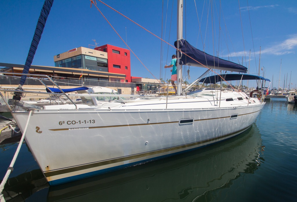 Barco de vela EN CHARTER, de la marca Beneteau modelo Oceanis 393 y del año 2008, disponible en Marina Deportiva de Alicante Alicante Alicante España