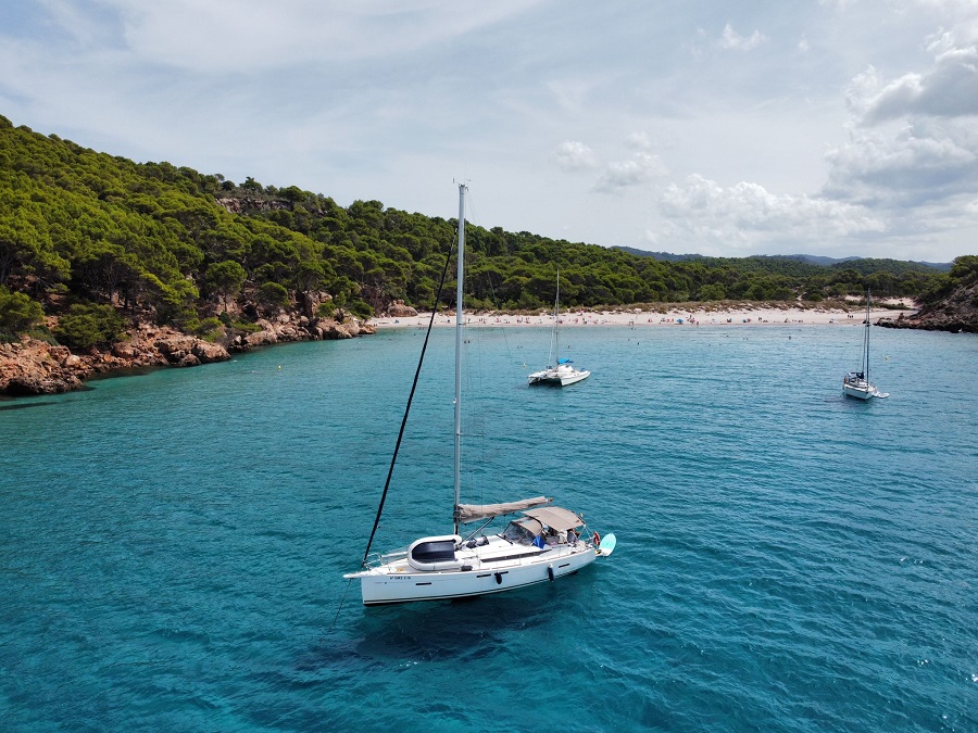 Sail boat FOR CHARTER, year 2016 brand Jeanneau and model SUN ODYSSEY 419, available in Port  Marina Palamós Palamós Girona España