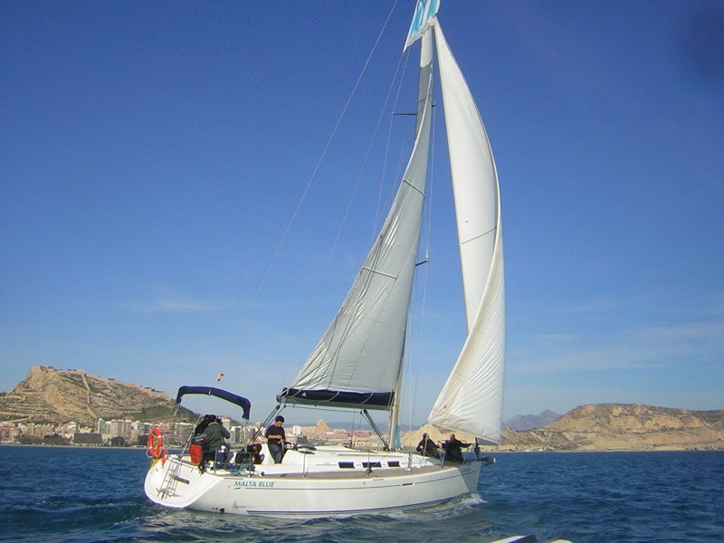 Barco de vela EN CHARTER, de la marca Dufour modelo 40 y del año 2006, disponible en Marina Deportiva de Alicante Alicante Alicante España