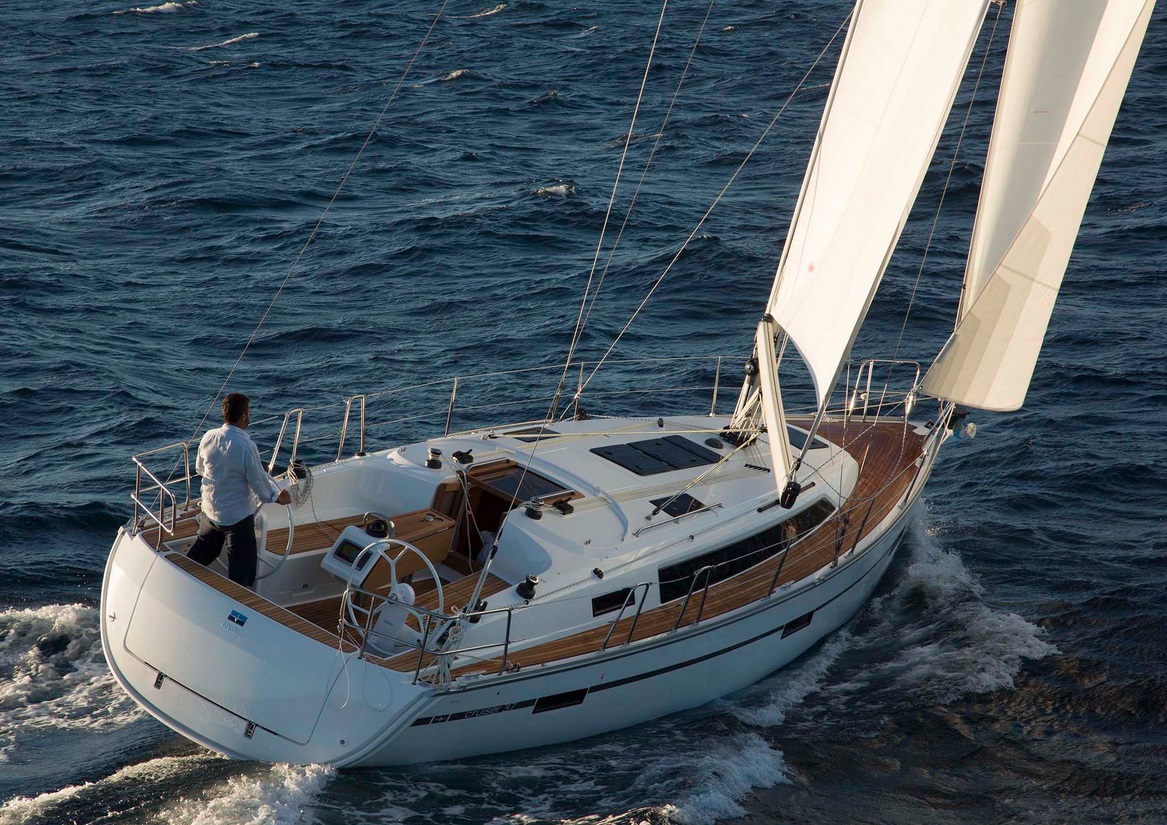 Sail boat FOR CHARTER, year 2015 brand Bavaria and model 37 Cruiser, available in Puerto de Arrecife  - Naos Lanzarote Lanzarote España