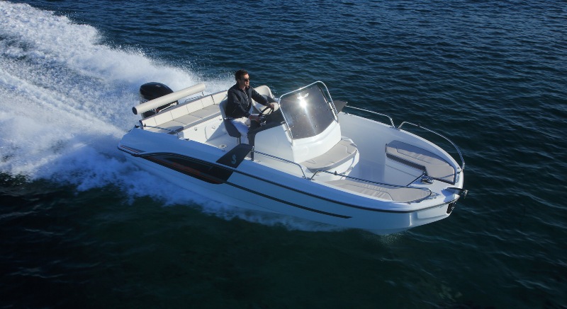 Barco de motor EN CHARTER, de la marca Beneteau modelo 6.6 Flyerdeck y del año 2017, disponible en Puerto Deportivo Marina Salinas Torrevieja Alicante España