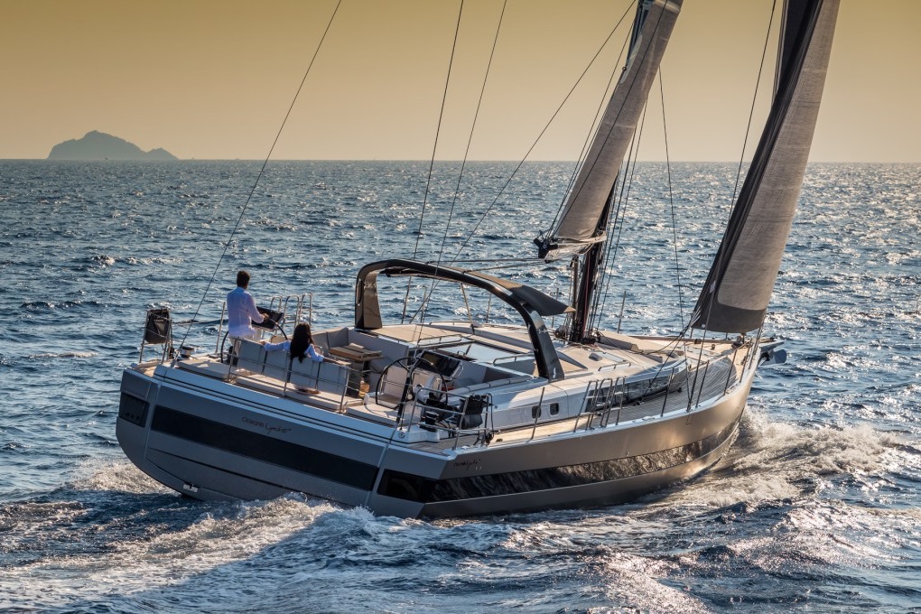 Barco de vela EN CHARTER, de la marca Beneteau modelo Oceanis 62 y del año 2017, disponible en Can Pastilla Palma Mallorca España