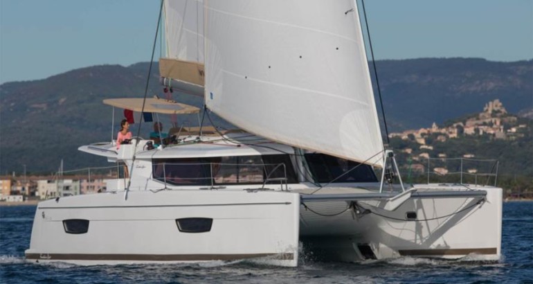Catamarán EN CHARTER, de la marca Fountaine Pajot modelo Helia 44 y del año 2017, disponible en Real Club Náutico de Palma Palma Mallorca España