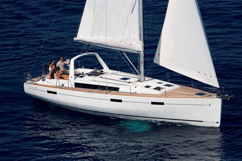 Barco de vela EN CHARTER, de la marca Beneteau modelo OCEANIS 45 y del año 2017, disponible en Can Pastilla Palma Mallorca España