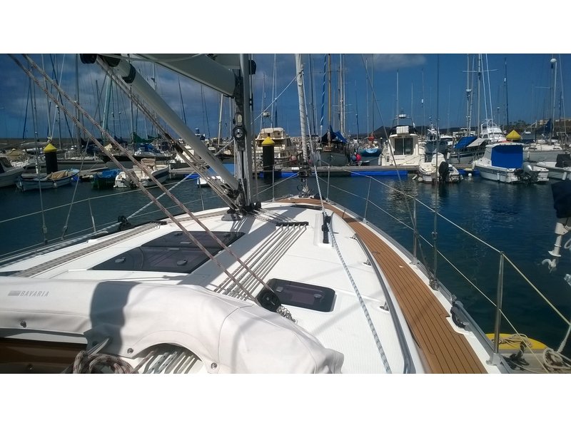 Barco de vela EN CHARTER, de la marca Bavaria modelo 40 y del año 2012, disponible en Muelle de la Lonja Palma Mallorca España