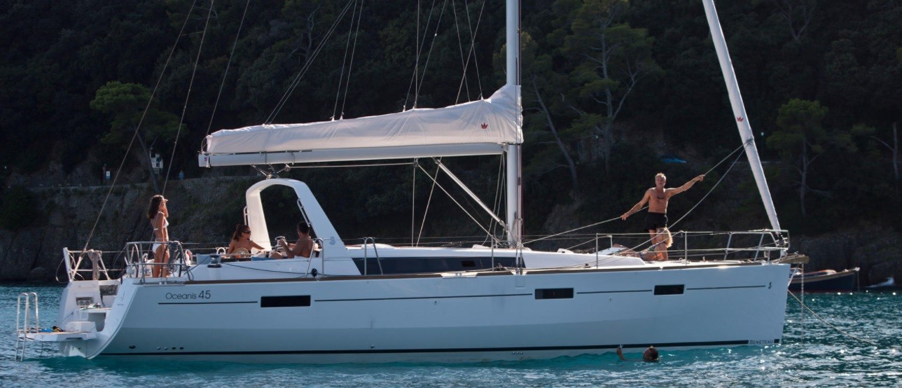 Barco de vela EN CHARTER, de la marca Beneteau modelo OCEANIS 45 y del año 2018, disponible en Port de Pollensa Pollença Mallorca España