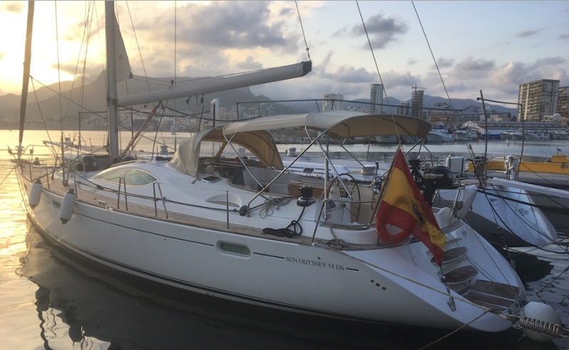 Barco de vela EN CHARTER, de la marca Jeanneau modelo Sun Odyssey 54 DS y del año 2005, disponible en Marina de Denia Denia Alicante España