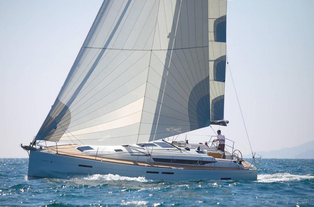 Barco de vela EN CHARTER, de la marca Jeanneau modelo Sun Odyssey 449 y del año 2017, disponible en Marina de Denia Denia Alicante España