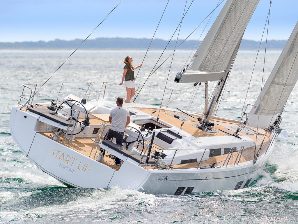 Barco de vela EN CHARTER, de la marca Hanse modelo 548 y del año 2018, disponible en Alimos Marina  Attiki Grecia