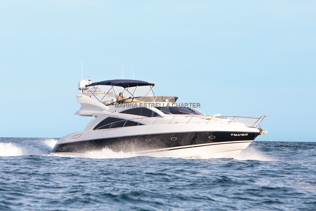Barco de motor EN CHARTER, de la marca Sunseeker modelo Manhattan 66 y del año 2006, disponible en Puerto Portals Calvià Mallorca España
