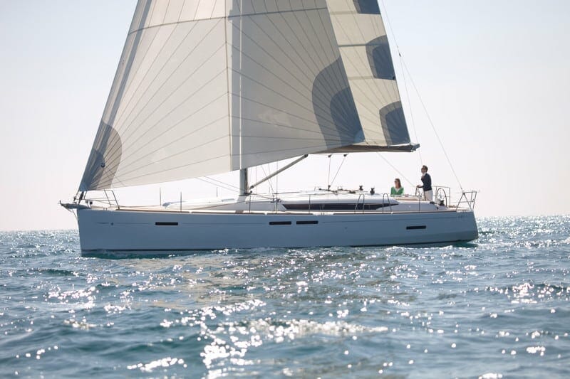Barco de vela EN CHARTER, de la marca Jeanneau modelo Sun Odyssey 449 y del año 2019, disponible en Marina del Sur - Puerto de las Galletas Las Galletas Tenerife España