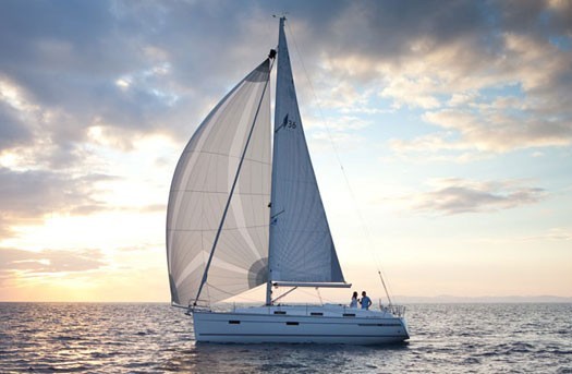 Barco de vela EN CHARTER, de la marca Bavaria modelo Cruiser 36 y del año 2013, disponible en Can Pastilla Palma Mallorca España
