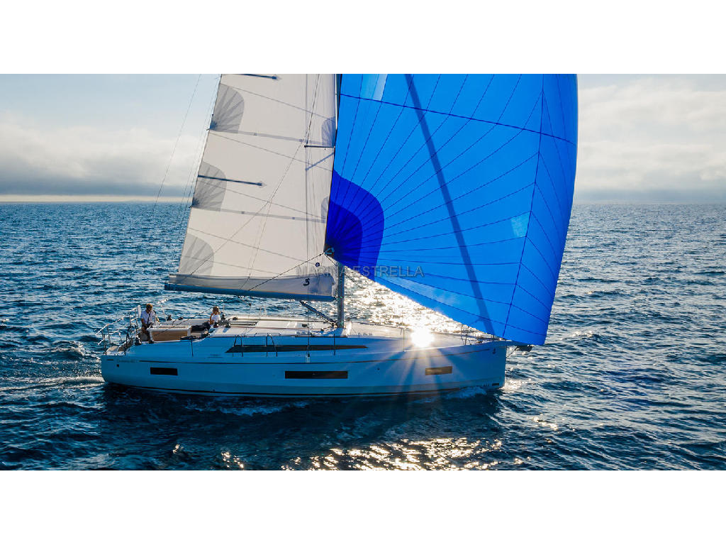 Barco de vela EN CHARTER, de la marca Beneteau modelo Oceanis 40.1 y del año 2021, disponible en Marina de Denia Denia Alicante España