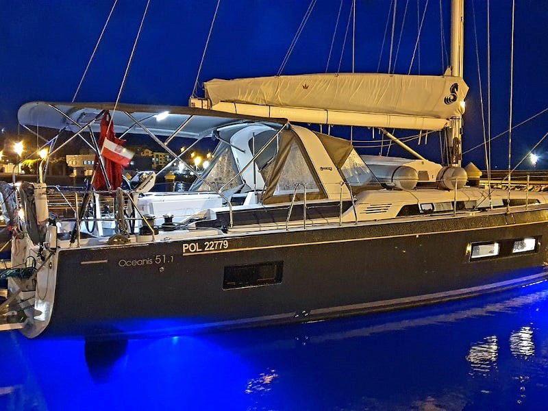 Barco de vela EN CHARTER, de la marca Beneteau modelo Oceanis 51.1 y del año 2020, disponible en Marina Port de Mallorca Palma Mallorca España