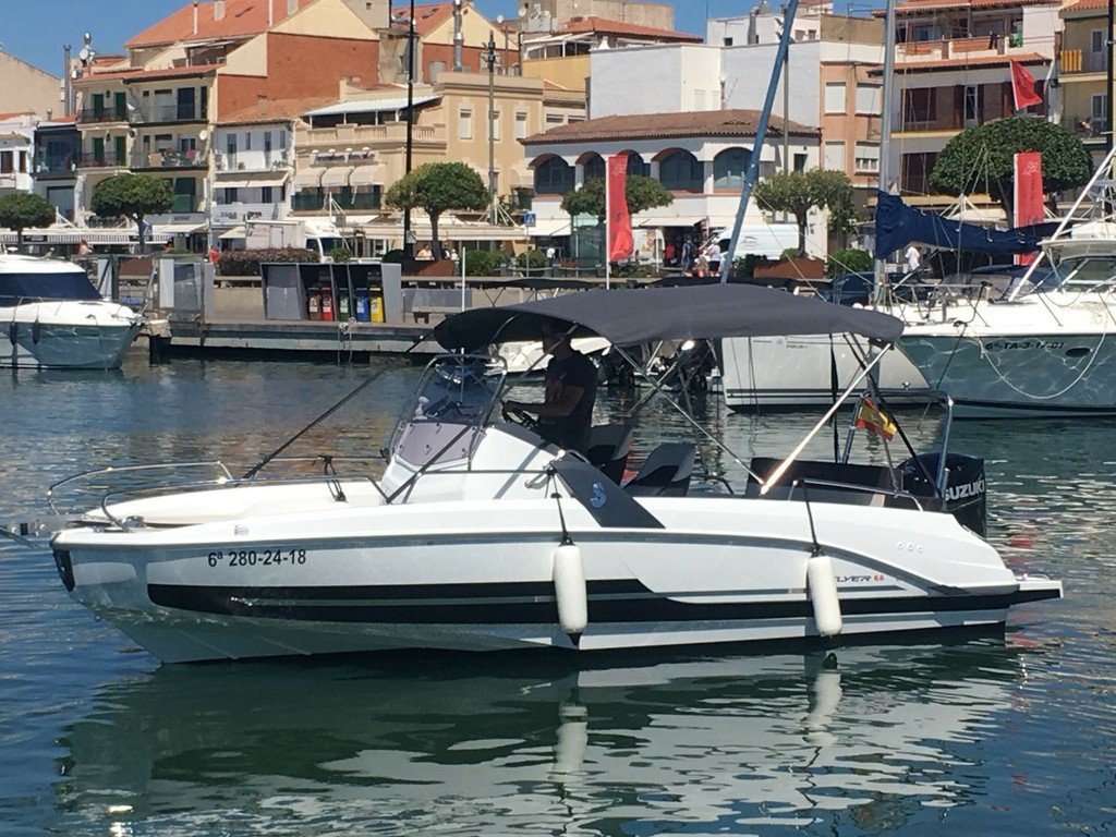 Power boat FOR CHARTER, year 2018 brand Beneteau and model FLYER 6.6 SPACEDECK, available in Port Olimpic Barcelona Barcelona España