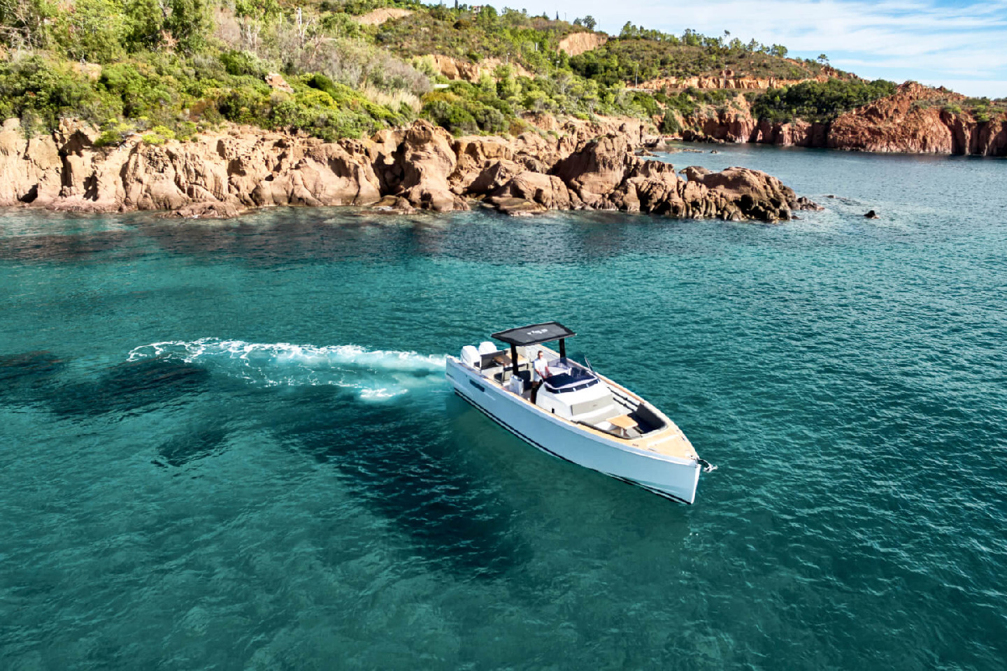 Barco de motor EN CHARTER, de la marca Fjord modelo 36 Express y del año 2020, disponible en Marina Port Vell Barcelona Barcelona España