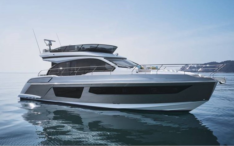 Power boat FOR CHARTER, year 2022 brand Azimut and model 53 Flybridge, available in Marina Vela Barcelona Barcelona España