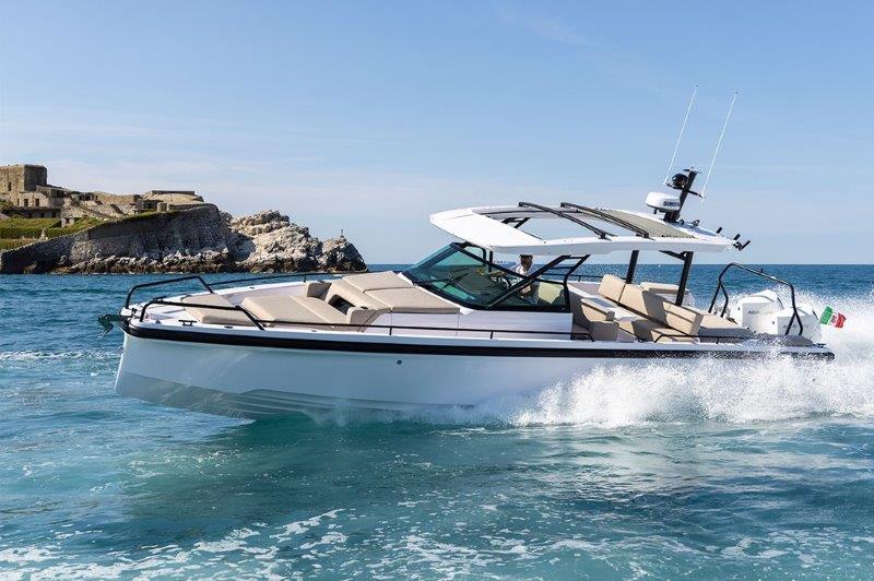 Power boat FOR CHARTER, year 2022 brand Axopar and model 37 Sun Top, available in Escuela Nacional de Vela Calanova Palma Mallorca España