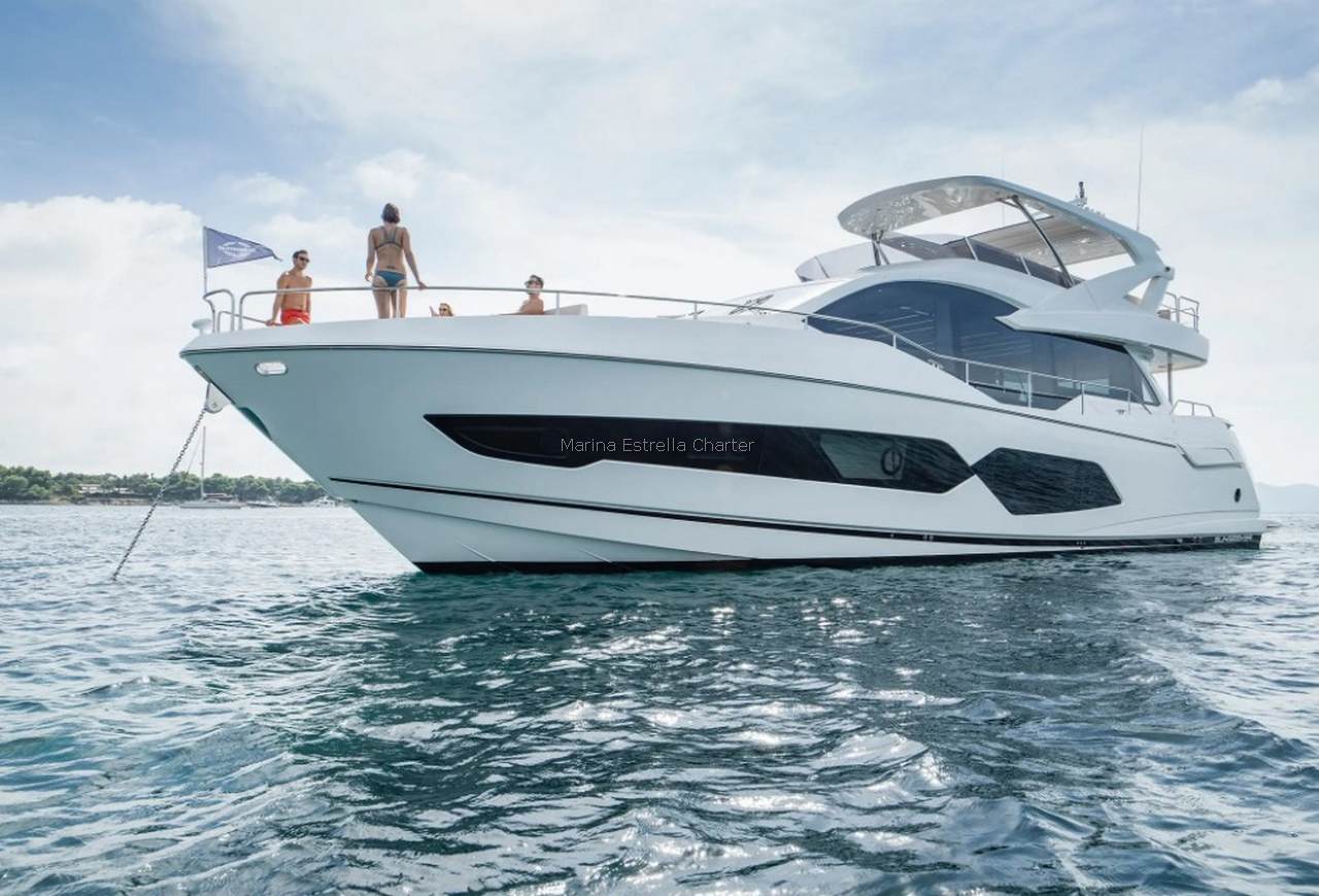 Power boat FOR CHARTER, year 2020 brand Sunseeker and model 76, available in Marina de Cala dOr Santanyí Mallorca España