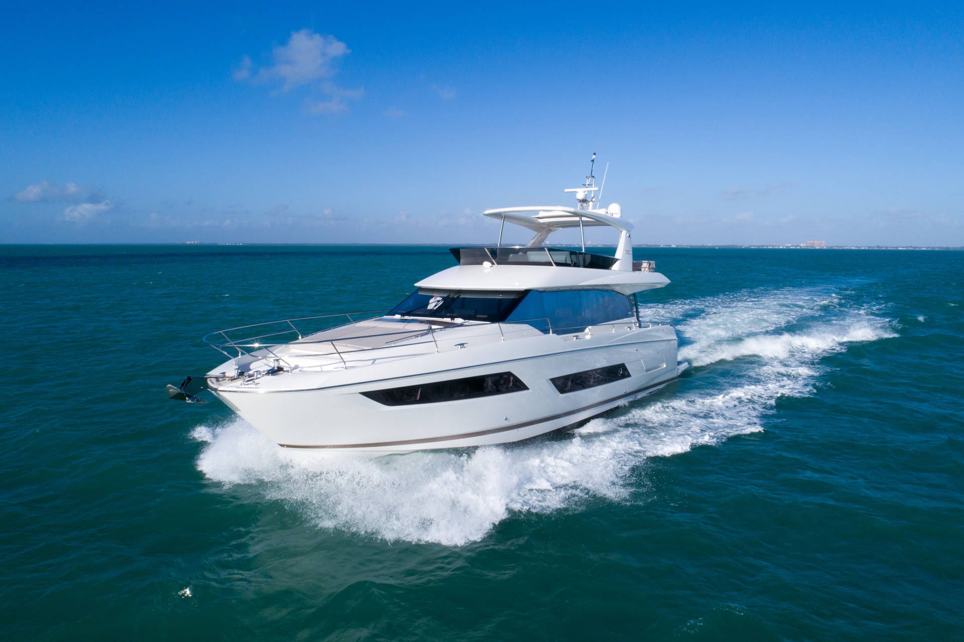 Power boat FOR CHARTER, year 2019 brand Prestige and model 680, available in Real Club Náutico de Palma Palma Mallorca España