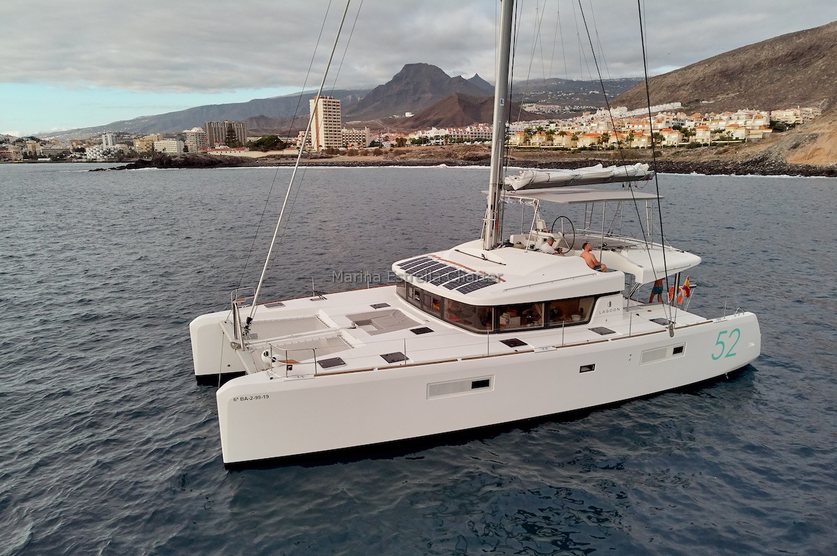 Catamarán EN CHARTER, de la marca Lagoon modelo 52F y del año 2015, disponible en MARTINIQUE  Fort-de-France Martinica