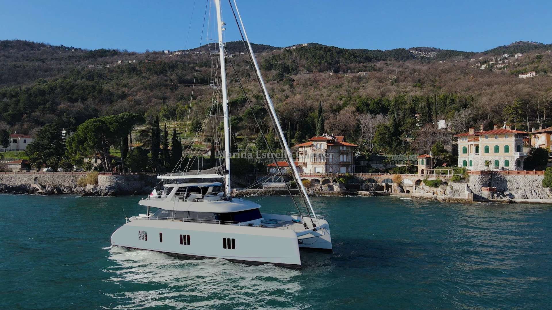 Catamarán EN CHARTER, de la marca Sunreef Yachts modelo 80 y del año 2019, disponible en Split  Croacia Croacia